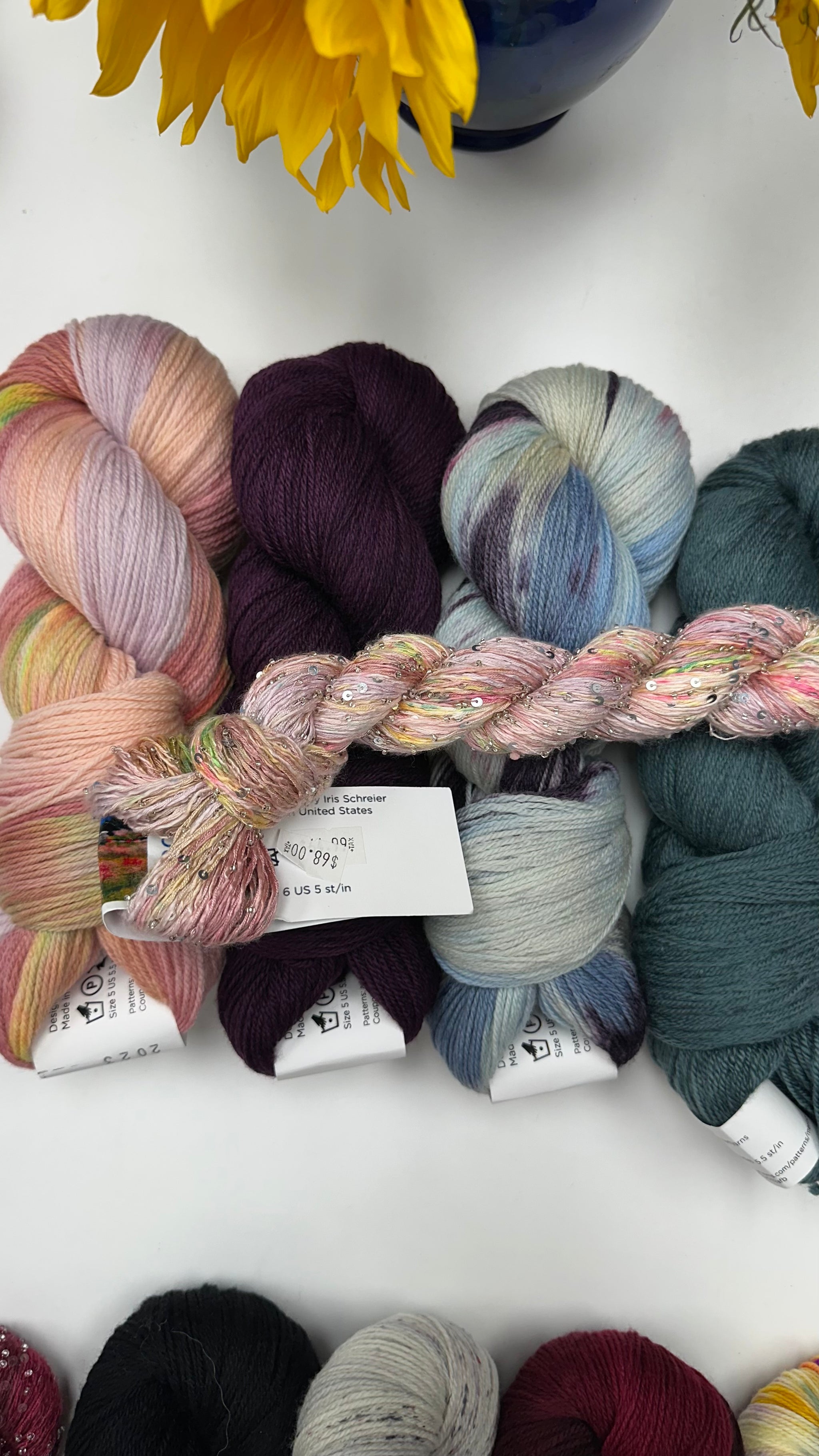GRIGIO GLOW BEADS - LYS 2023