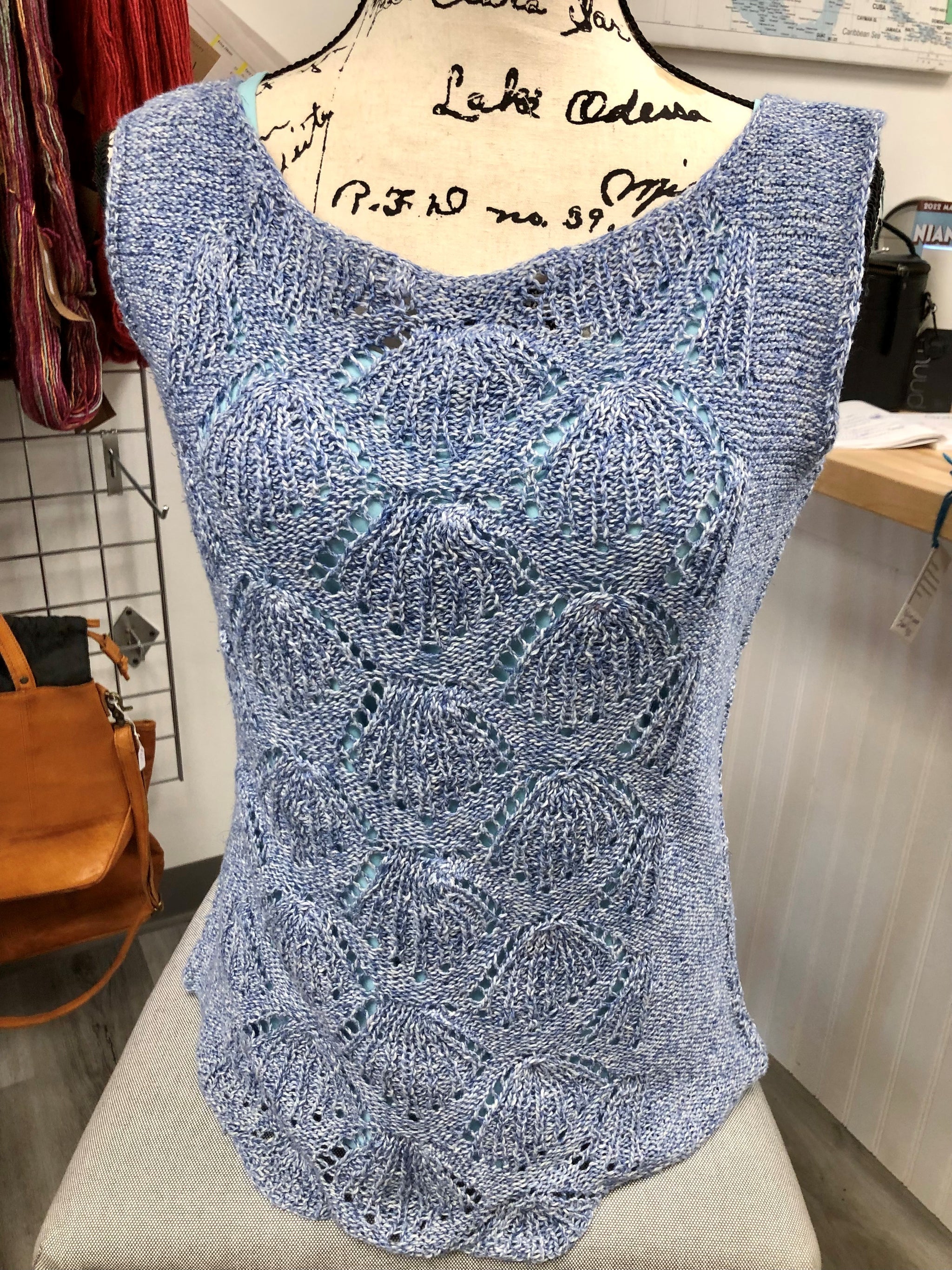 clamshell linen top size small $55