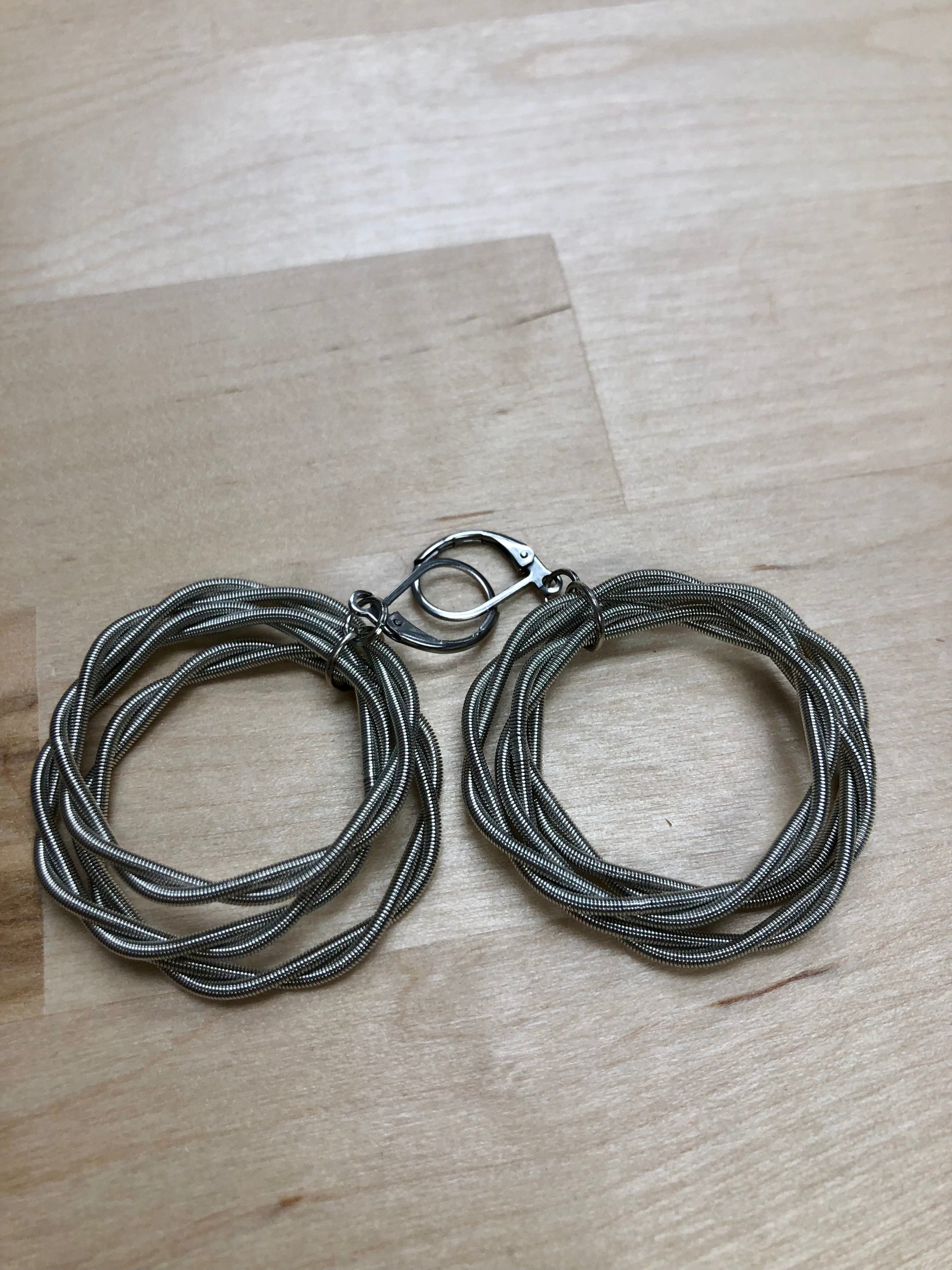 L9AE - Silver Loop Twist Earrings
