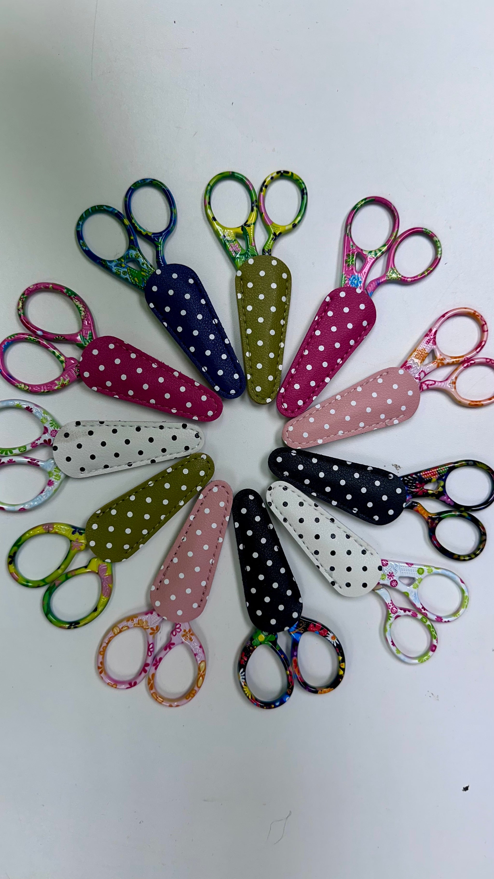 EMBROIDERY SCISSORS WITH COVER